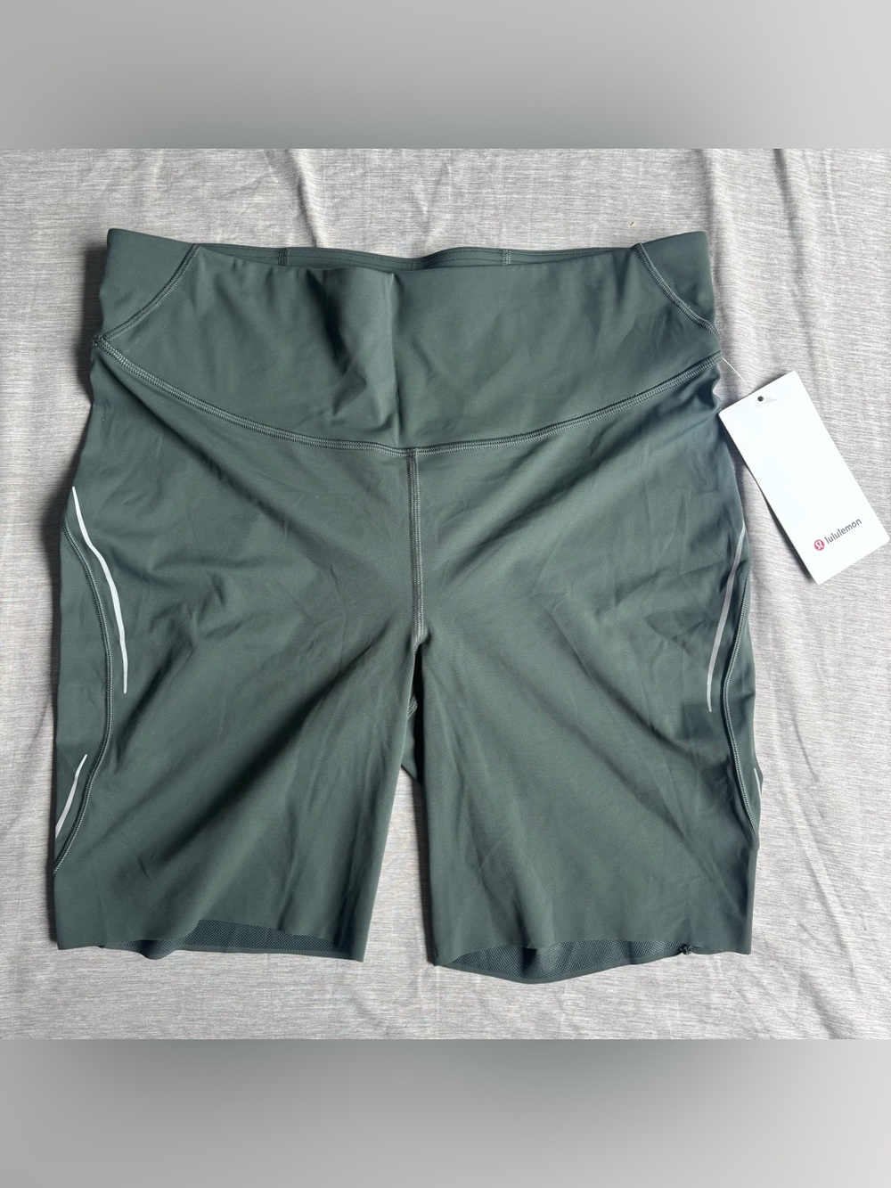 Lululemon Base Pace High-Rise Reflective Short 8" in Smoked Spruce size 14